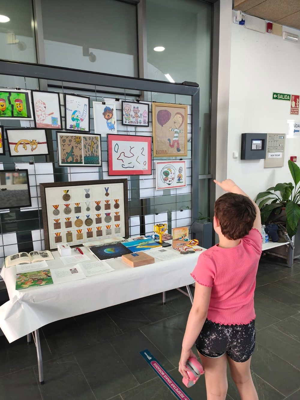 Exposición de materiales y talentos autistas en la jornada
