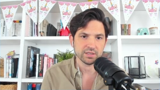 Adrián Suárez Mouriño, presentador del podcast